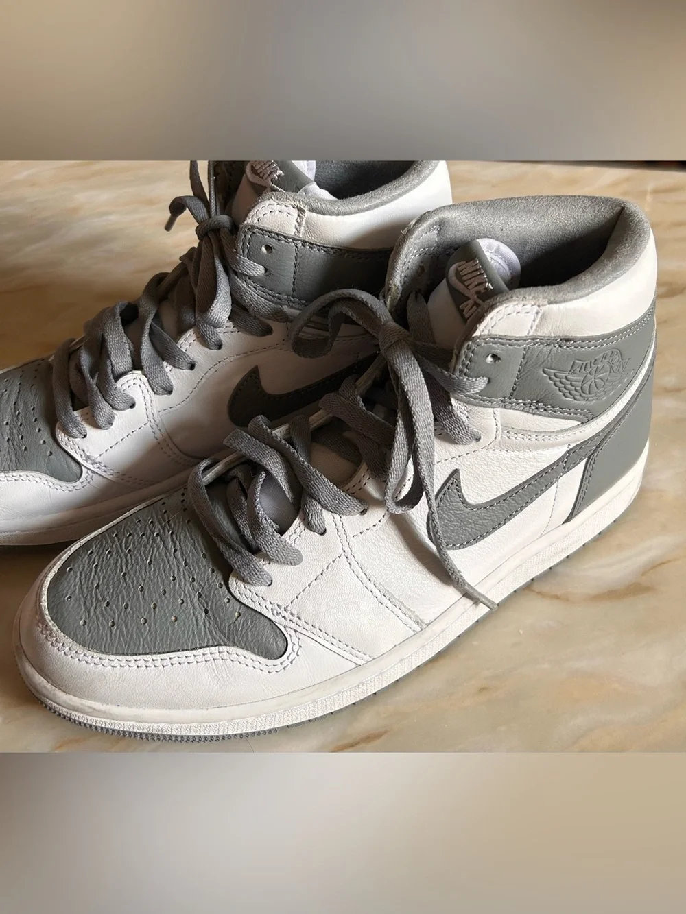 Nike Air Jordan 1 Retro High OG Size US 9 Mens Gray & White